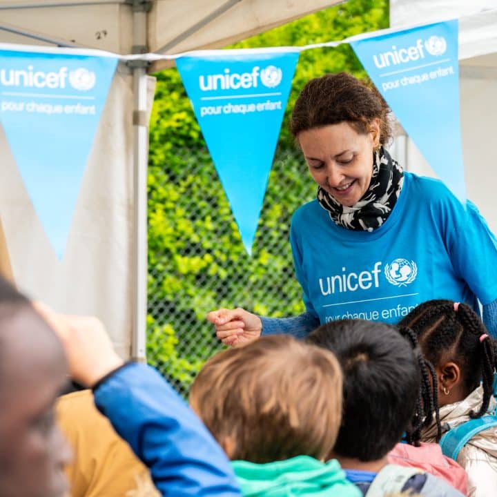 Intervention d'une bénévole à Limoges à l'occasion d'UNIday ©UNICEF France / Léa Schneider