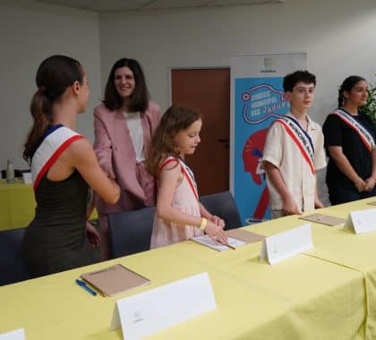 À Châtillon, les enfants échangent avec la Ministre sur le numérique
